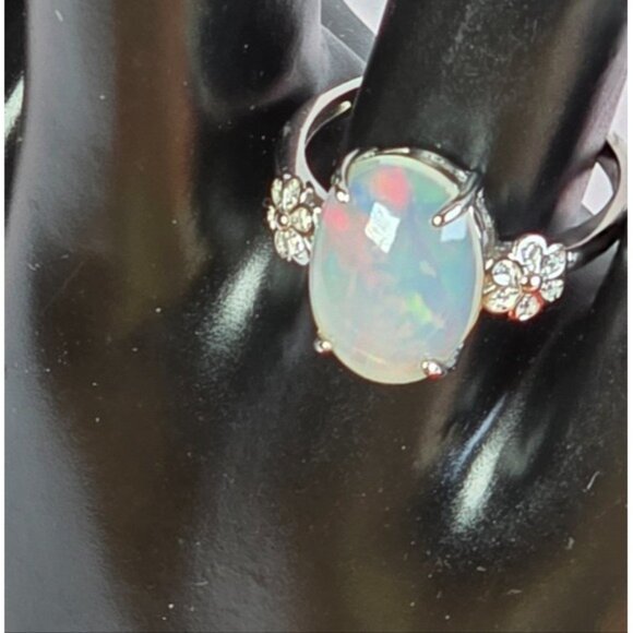 925 Sterling Silver Ring with Natural White Opal 1x1.4cm & Cz - Picture 4 of 9